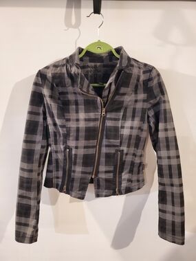 Women’s Gray & Black Plaid Zip-Front Moto Blazer